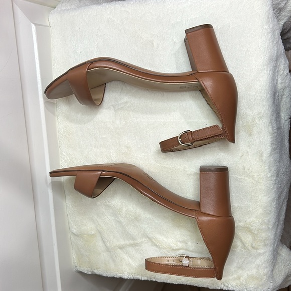 New! Naturalizer Vera Sandal English Tea - Picture 12 of 15